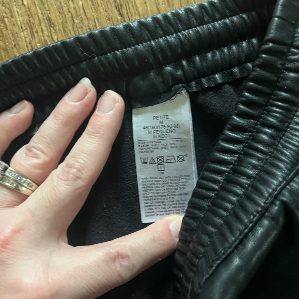 Banana Republic Black Vegan Faux Leather Jogger Pants Sz MP medium petite - Picture 7 of 11